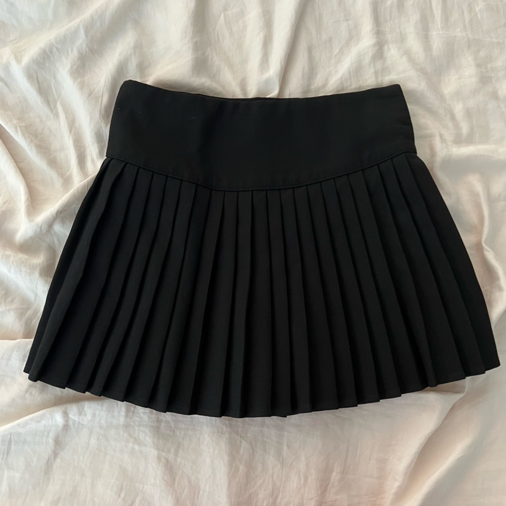 Short black pleated skirt